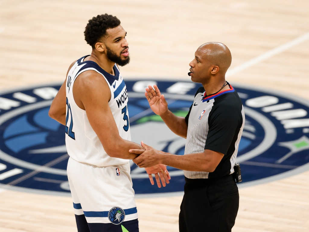 森林狼不满戈贝尔判罚不公向联盟申诉，芬奇指责勇士球员故意冲撞